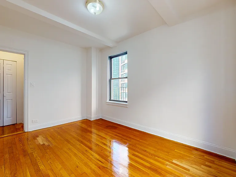301 E 38th St #15J — Photo 10