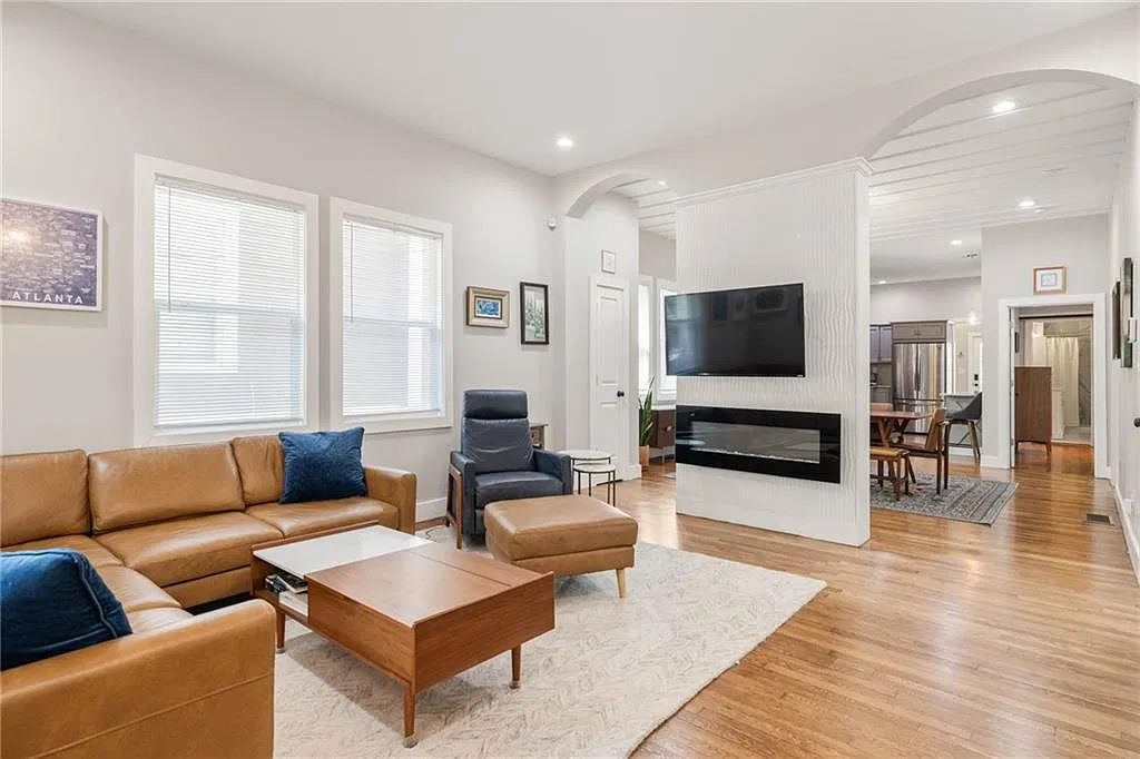3 bed, 2.0 bath, 1600 sqft, $3,200 — Photo 4