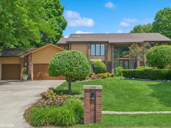 2741 Acacia Ter, Buffalo Grove, IL 60089