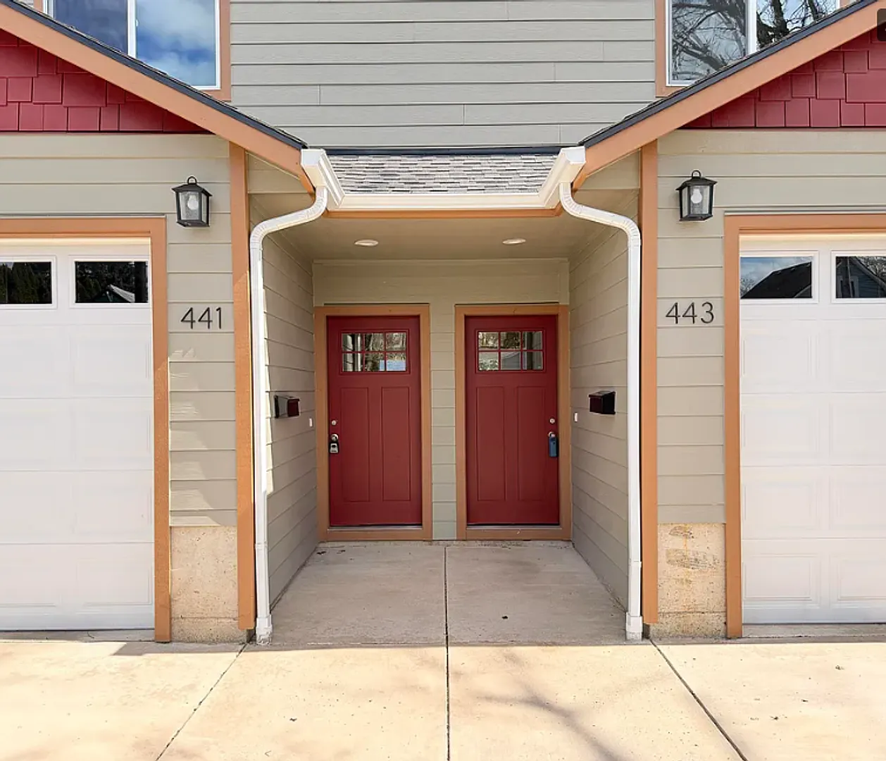 441 Denver St SE — Photo 1