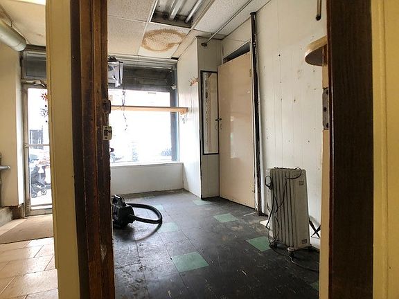 4th image of 84 Norman Ave #1