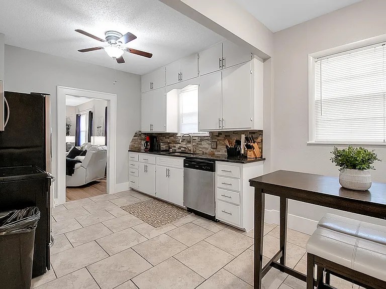 531 S Volutsia Ave — Photo 10