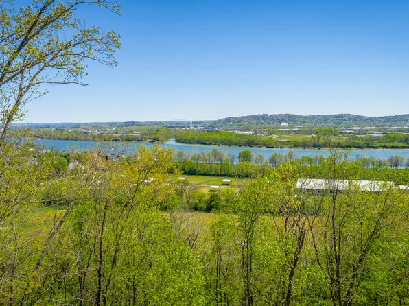 1111 Rivercrest Dr, Chattanooga, TN 37415