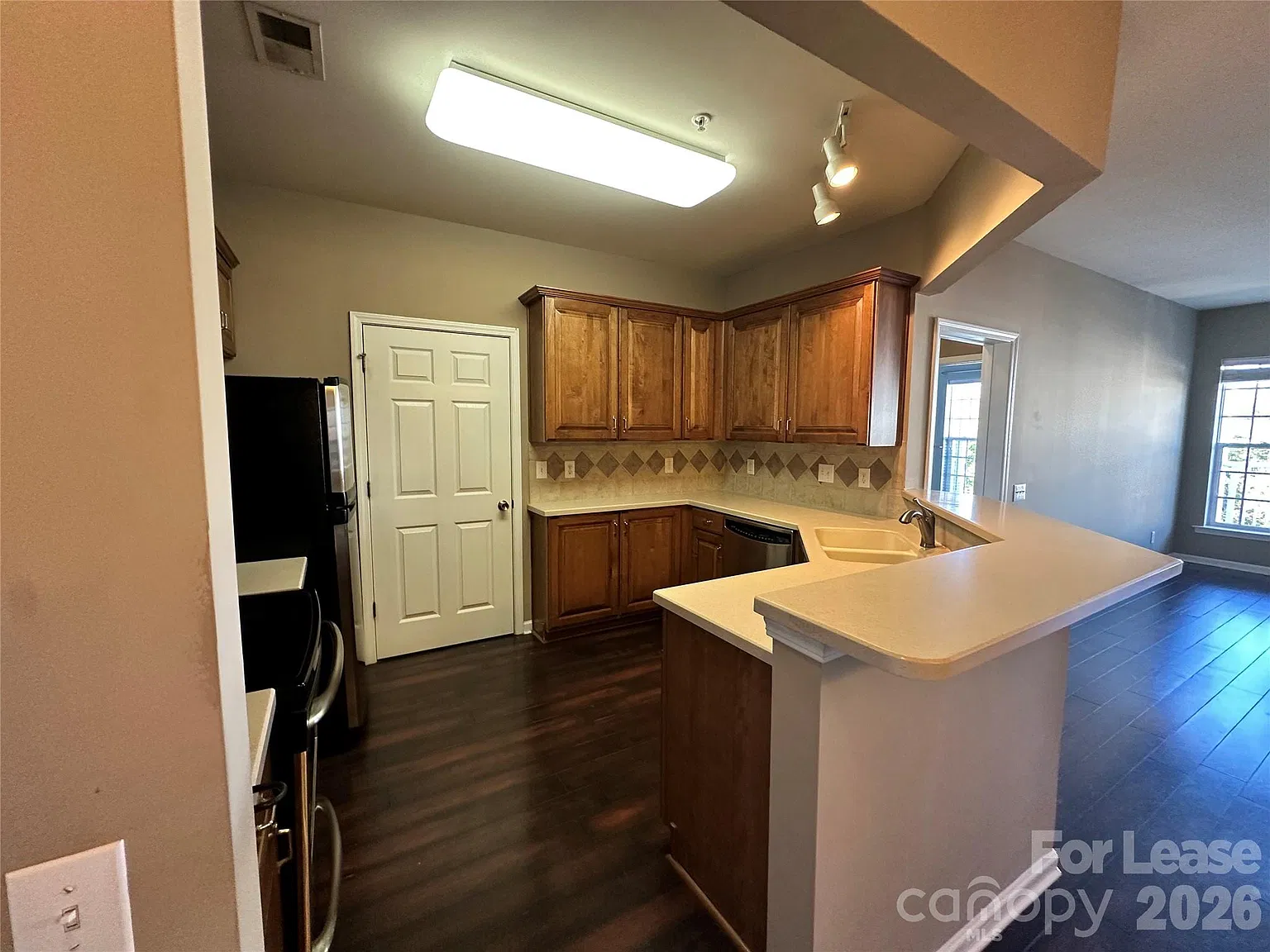 2 bed, 2.0 bath, 1200 sqft, $1,795 — Photo 2