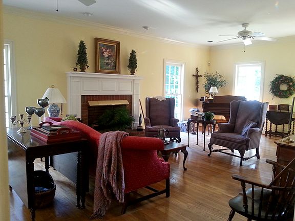 Living Room/Gas FP