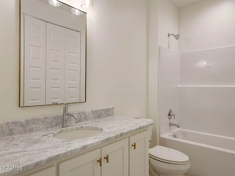 1510 Kaliste Saloom Rd #304 — Photo 15