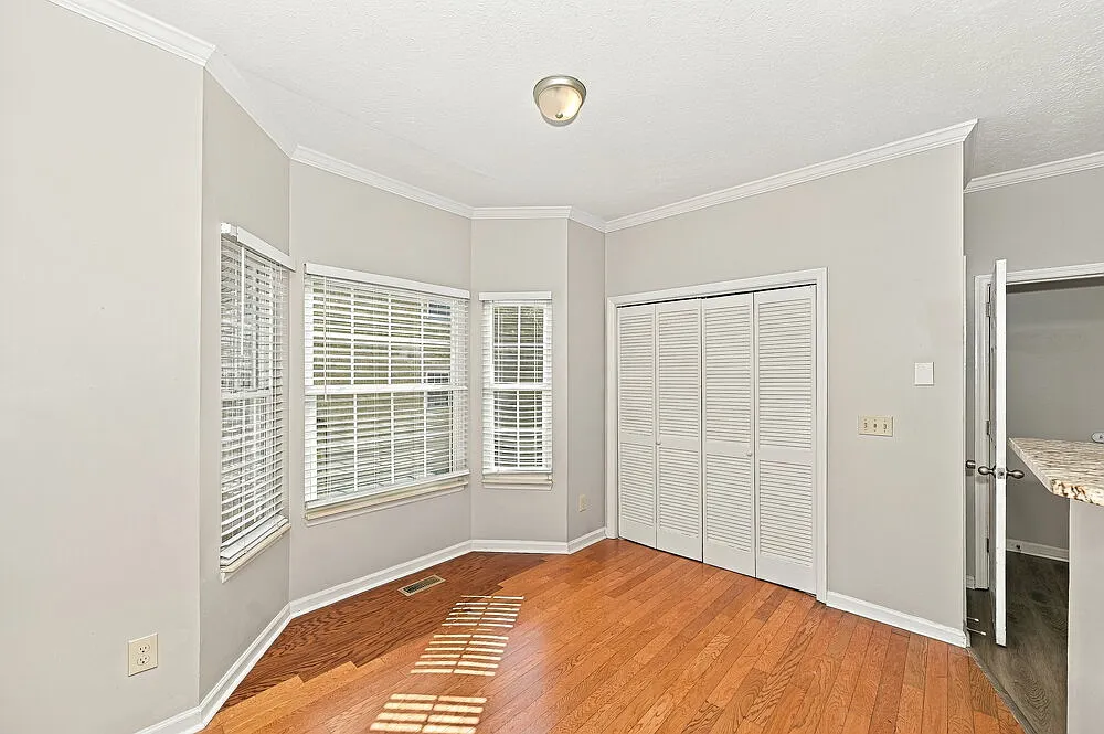 4 bed, 2.5 bath, 2107 sqft, $2,580 — Photo 4