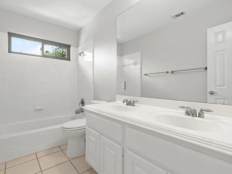 5301 Deerwood Ln — Photo 25