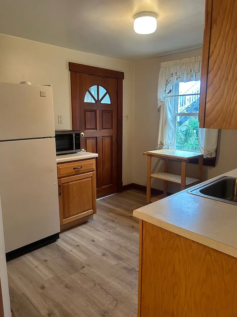 1 Bedroom 1 Bathroom House For Rent *With Bonus Room* — Photo 3