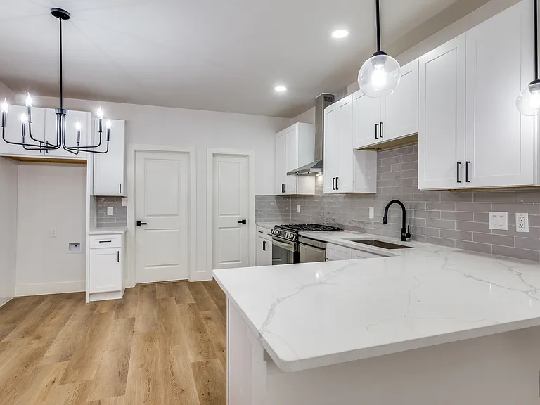 2101 Fairmount Ave — Photo 2