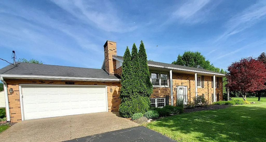 22654 N Main St photo 1