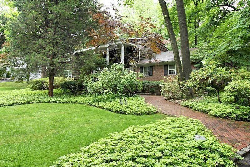 1st image of 3 Fox Meadow Ct