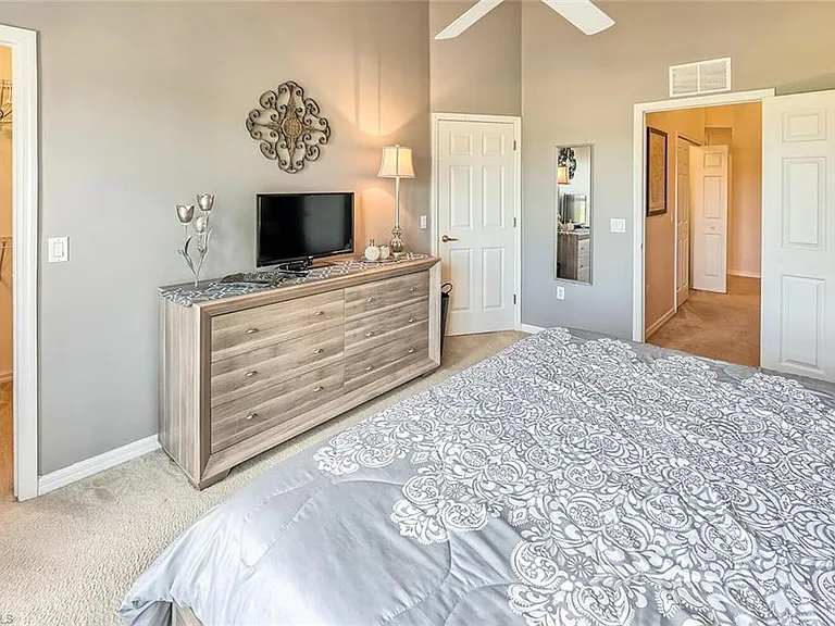 1080 Hampton Cir — Photo 9