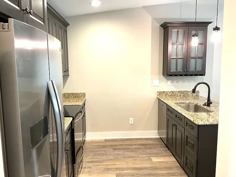904 E Pine St — Photo 5