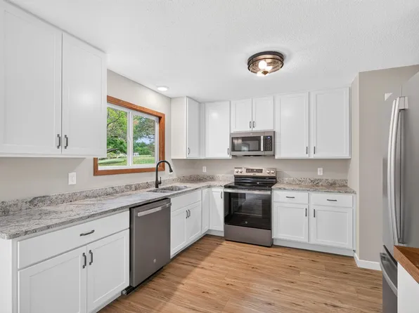 18212 Ginavale Ln, Eden Prairie, MN 55346
