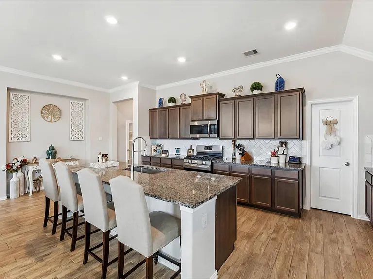 1902 Village Orchard Ln — Photo 8