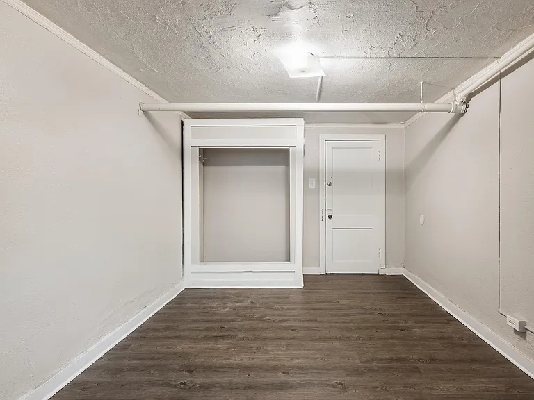 East Evans Apartments — Photo 15