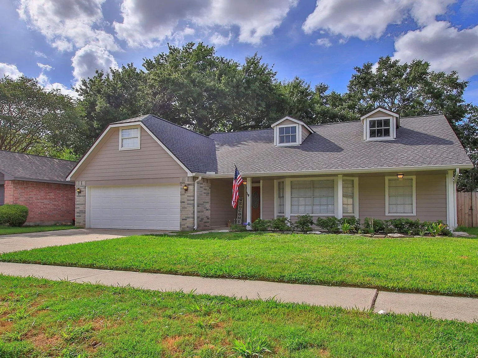 4 bed, 2.0 bath, 1949 sqft, $2,100 — Photo 2