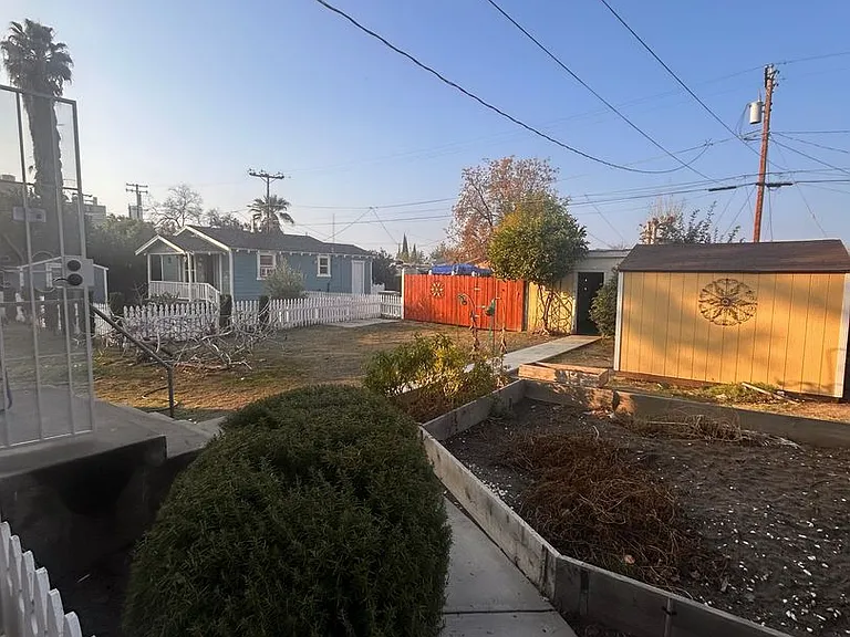 318 F St — Photo 15