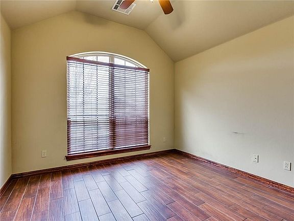4th image of 7609 Twin Oaks Dr
