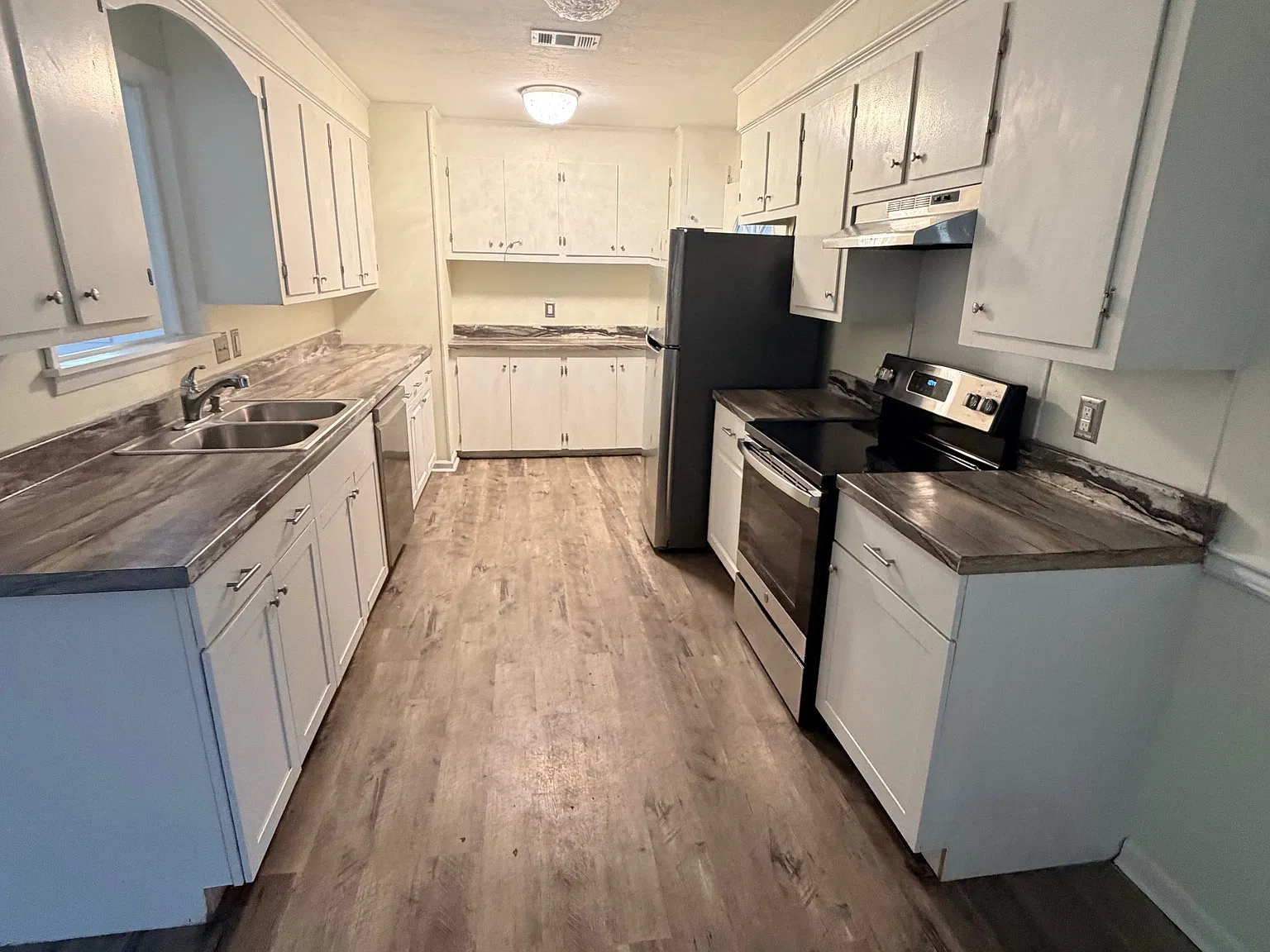 4 bed, 1888 sqft, $1,700 — Photo 2