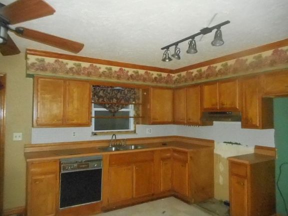 2nd image of 3603 Shadyside Dr