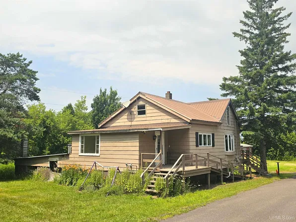 50151 Mine Rock Rd, Hancock, MI 49930