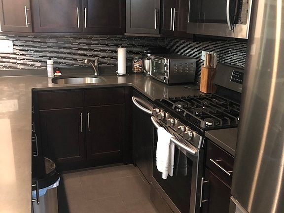 4th image of 72 Barrow St APT 1A