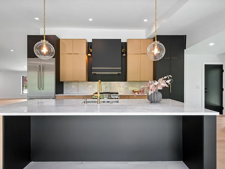 6600 N Kenton Ave — Photo 14
