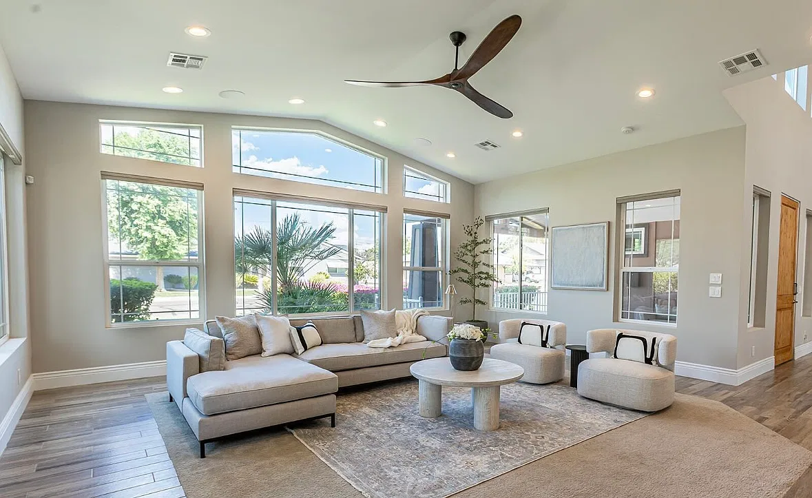 4 bed, 2877 sqft, $8,500 — Photo 3