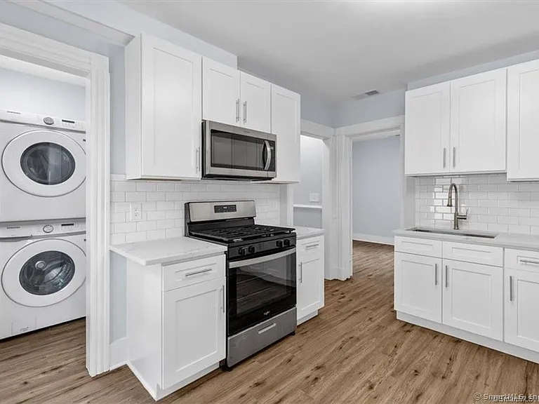 55 Admiral St #2 — Photo 8