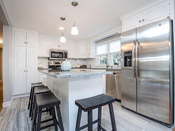 4th image of 35 Oakmeadow Ln