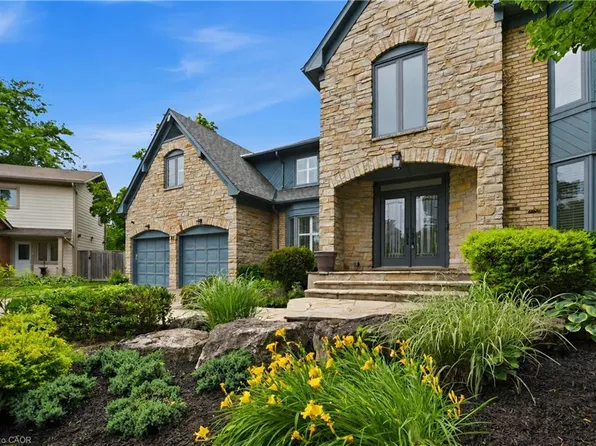 81 Flanders Dr, Hamilton, ON L8B 0G6