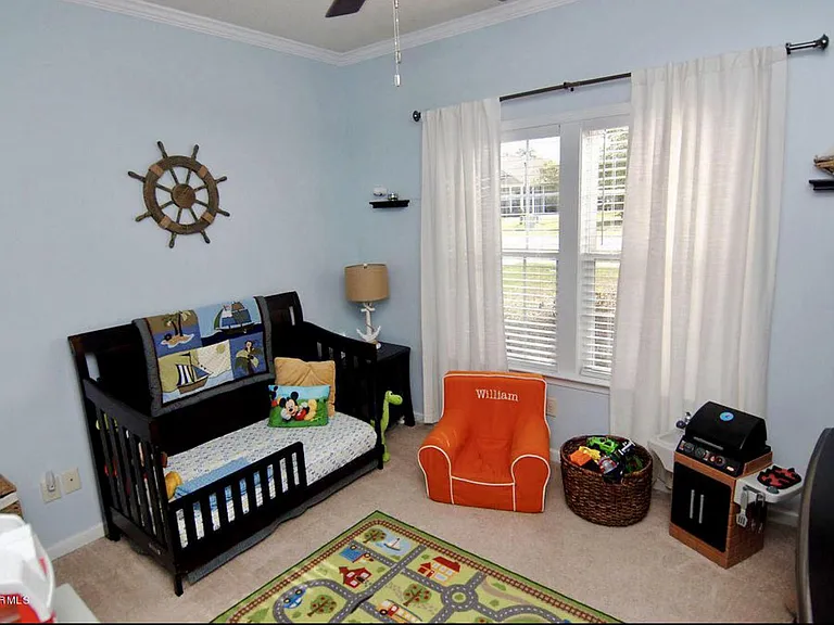 125 N Palm Dr — Photo 7