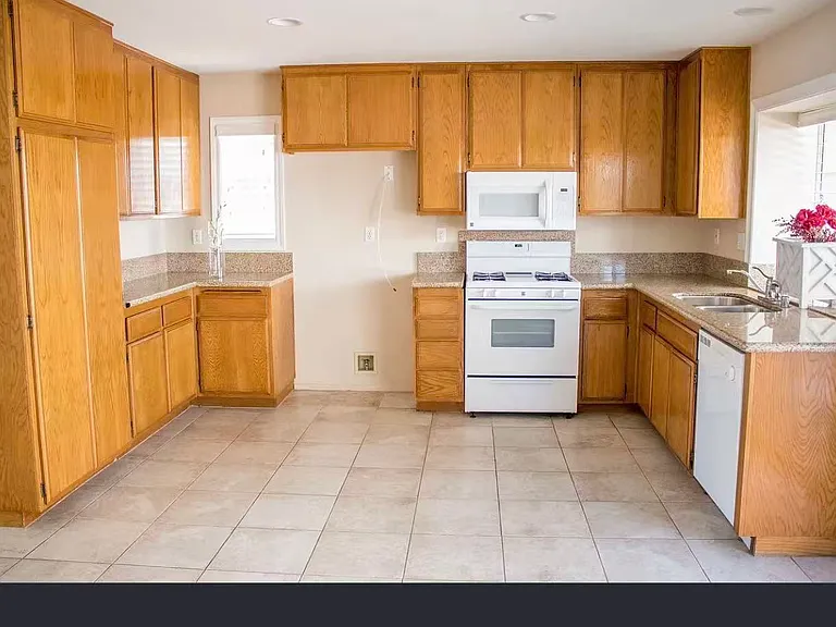 7049 Marino Pl — Photo 4