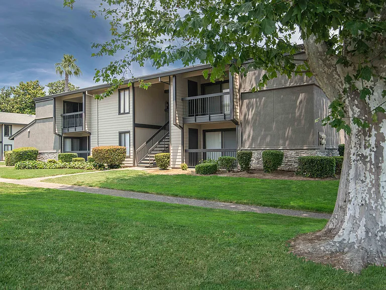 Rivercrest Apartments — Photo 19