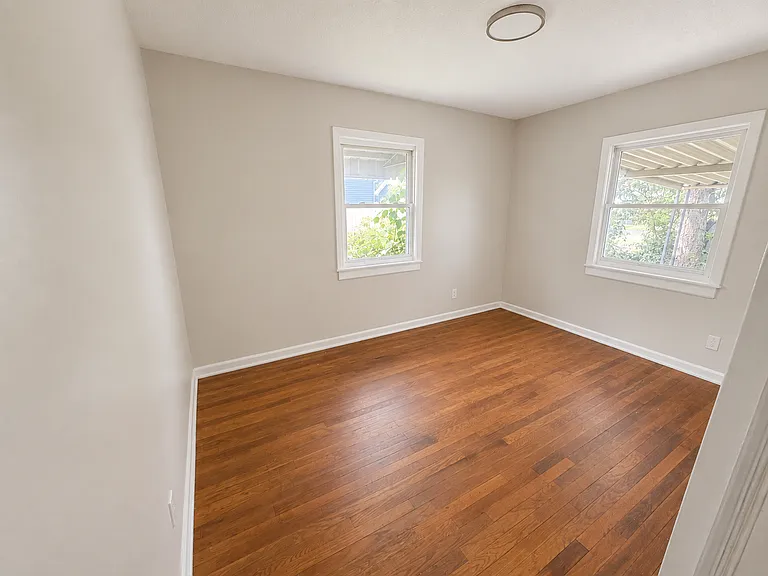 2573 Azelda St — Photo 10