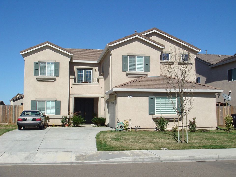 Beautiful Spacious 2 Story Contempory Home