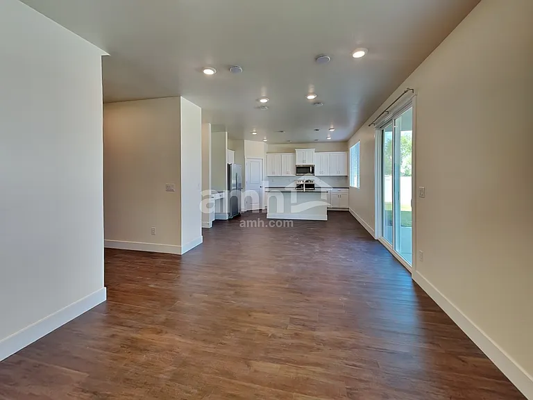 716 S Rocker Ave — Photo 5