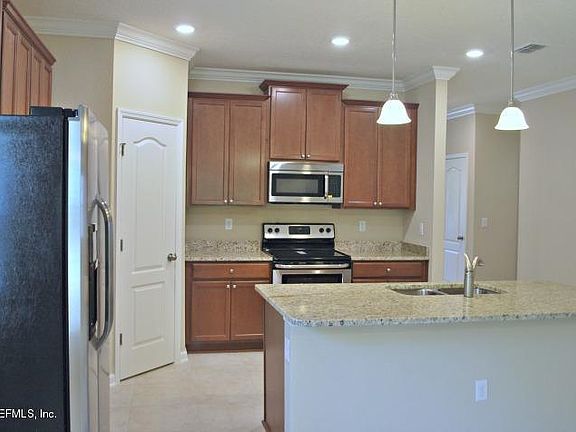 4th image of 15922 Baxter Creek Dr #255