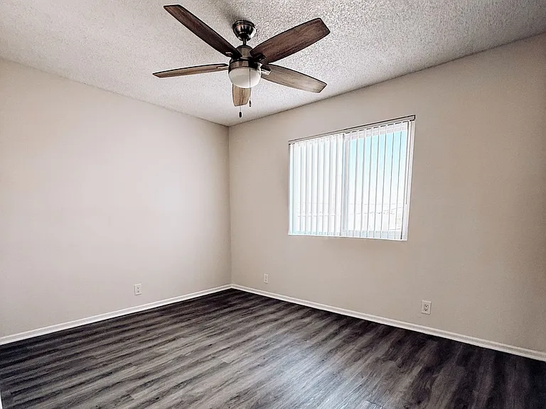Reef Apartments — Photo 13