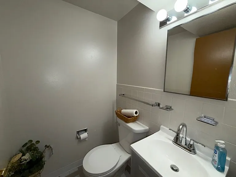 153 Willis Ave — Photo 16