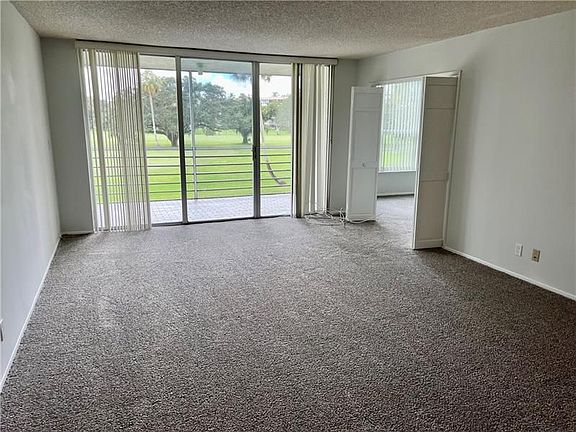 3rd image of 565 Oaks Ln APT 209