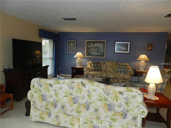 4th image of 208 Elmwood Cir