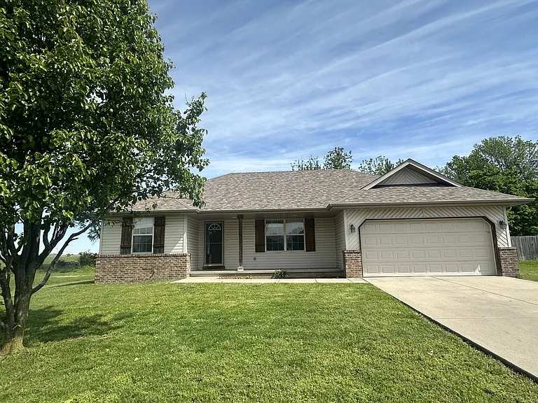 415 W Westgate Dr — Photo 1