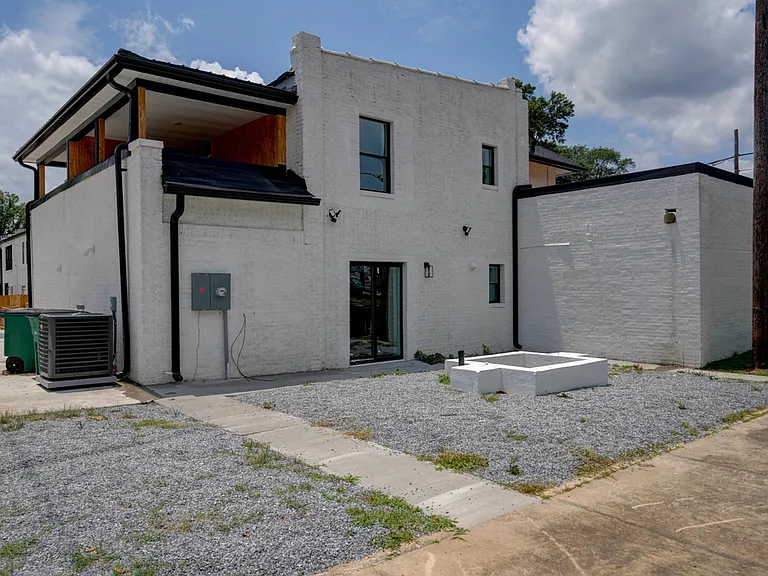 209 S Woodrow St — Photo 7