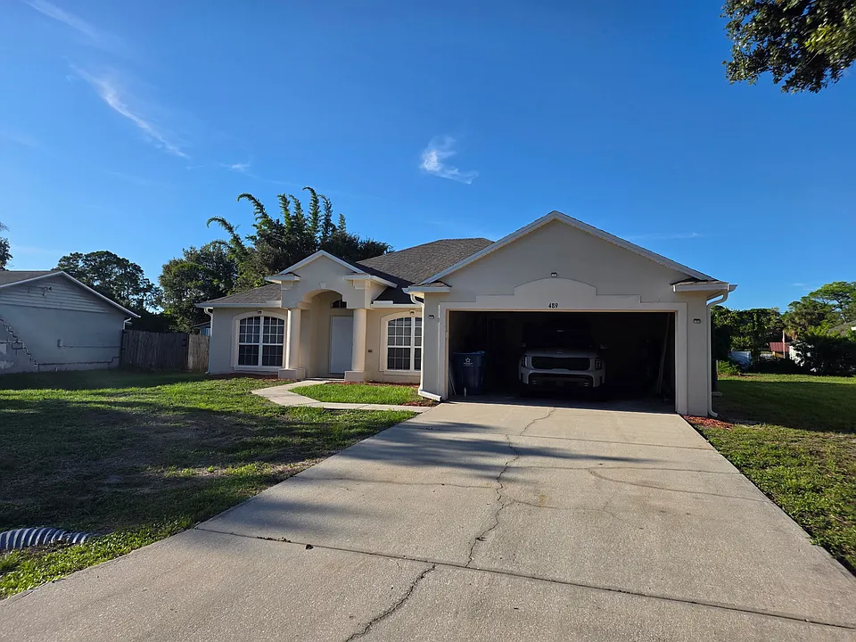 489 Freeman Rd NW