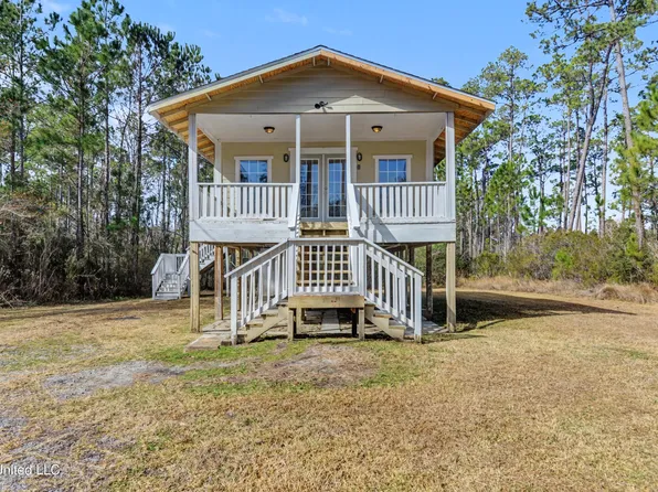 10039 Apple Dr, Bay Saint Louis, MS 39520