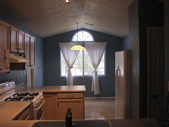 Kitchen w/Breakfast nook