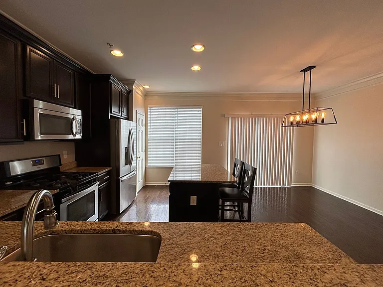 1379 Parish Ave — Photo 10